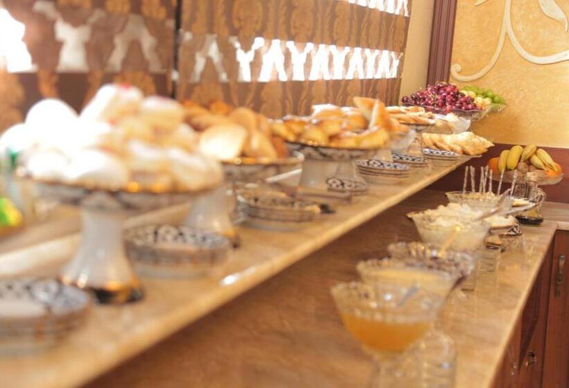 فندق Turon Plaza