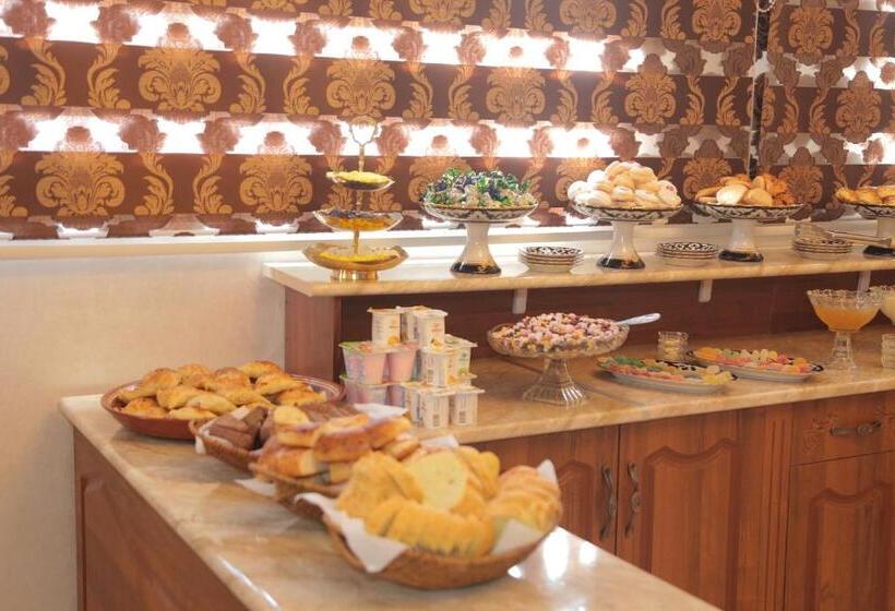 فندق Turon Plaza