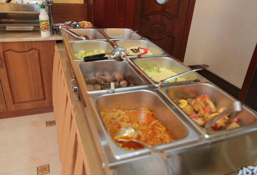 בית מלון כפרי Turon Plaza