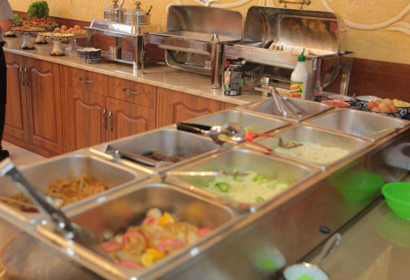 בית מלון כפרי Turon Plaza