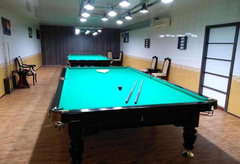 בית מלון כפרי Turon Plaza