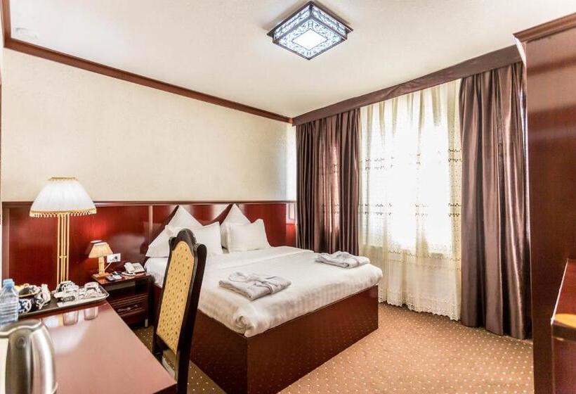 فندق Turon Plaza