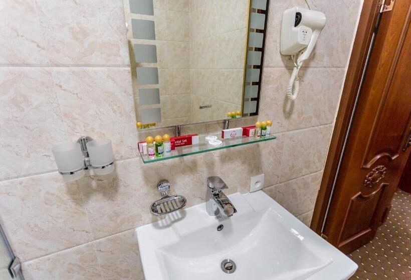 فندق Turon Plaza