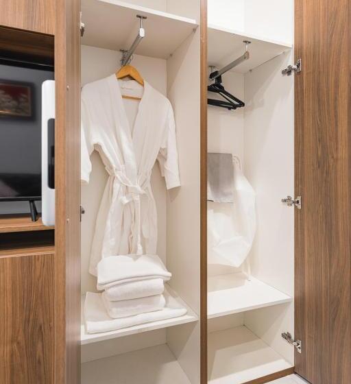 Narcissus Hotel & Apartment