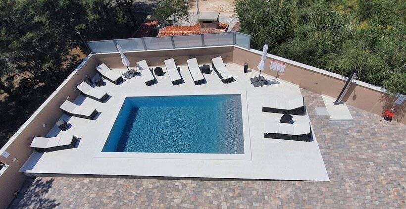 Poolside Hideout Apartments