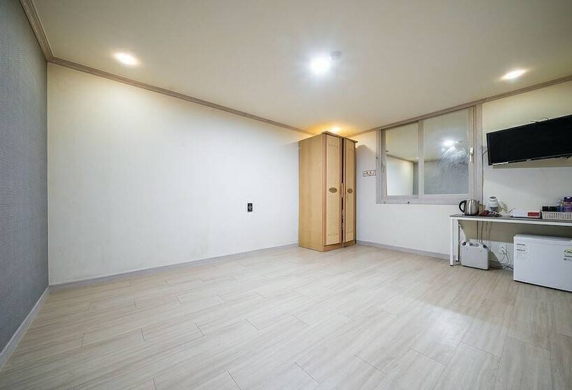 Yeosu Rainbow Self Check In Motel