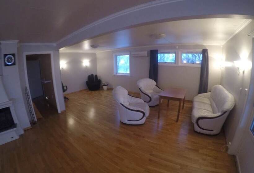 הוסטל Lundhøgda Camping Og Motell