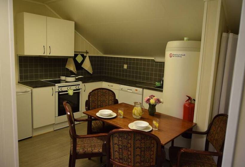 הוסטל Lundhøgda Camping Og Motell