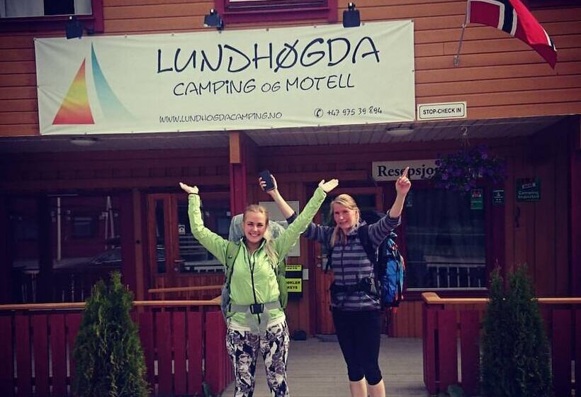 הוסטל Lundhøgda Camping Og Motell