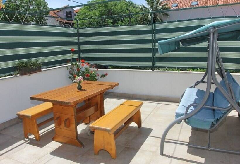 Apartments Adel   70 M From Beach