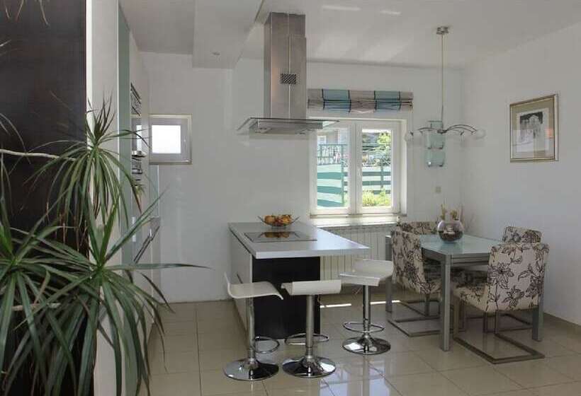 Apartments Adel   70 M From Beach