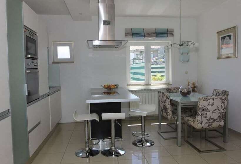 Apartments Adel   70 M From Beach