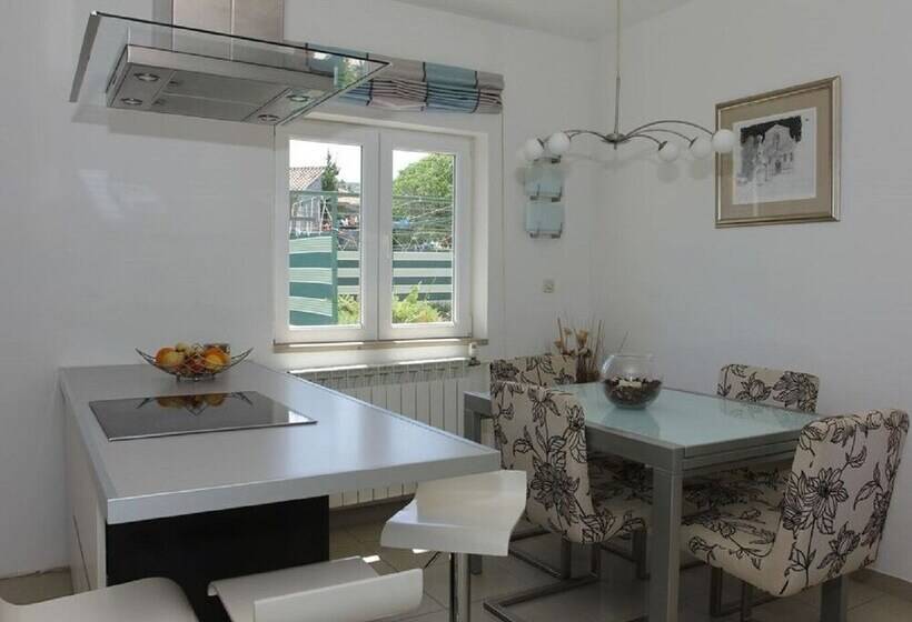 Apartments Adel   70 M From Beach