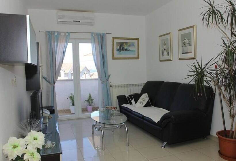 Apartments Adel   70 M From Beach