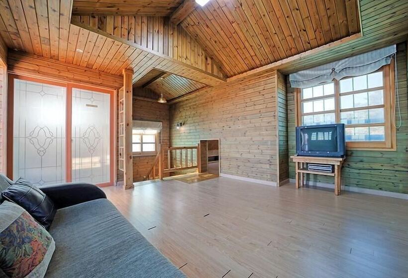 Gyeongju Hyu Plus Pension