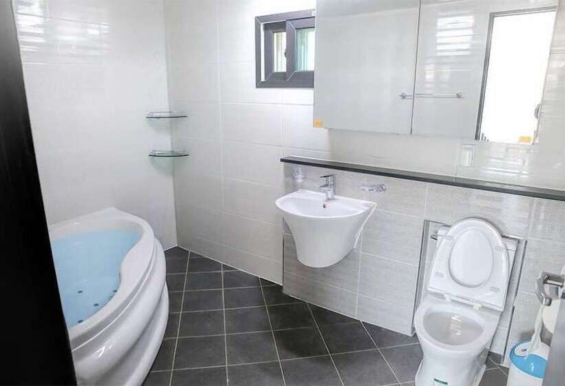 Gyeongju Hyu Plus Pension