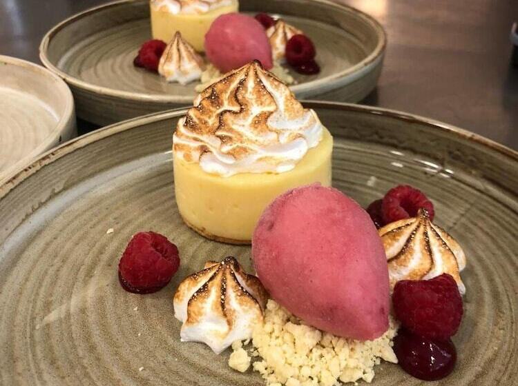 فندق فئة نجمة واحدة The Congresbury Arms