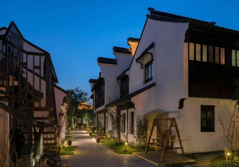 هتل Blossom Hill Inn · Shantang