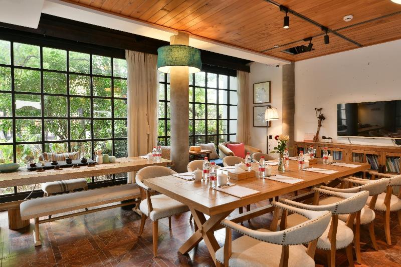 هتل Blossom Hill Inn · Shantang