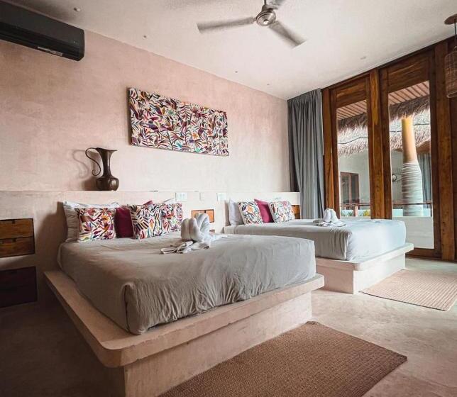 هتل Casa Margot