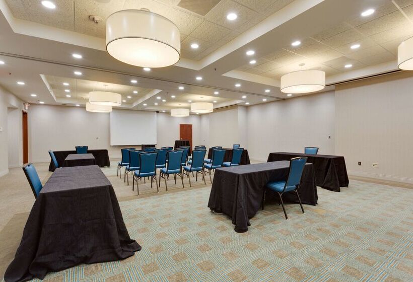 Отель Drury Inn & Suites St. Louis Brentwood