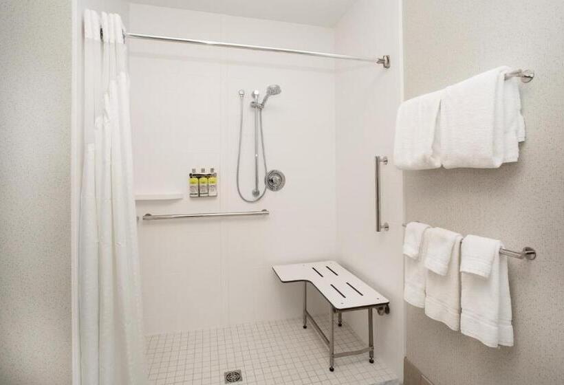 בית מלון כפרי Holiday Inn Express & Suites   Ely, An Ihg