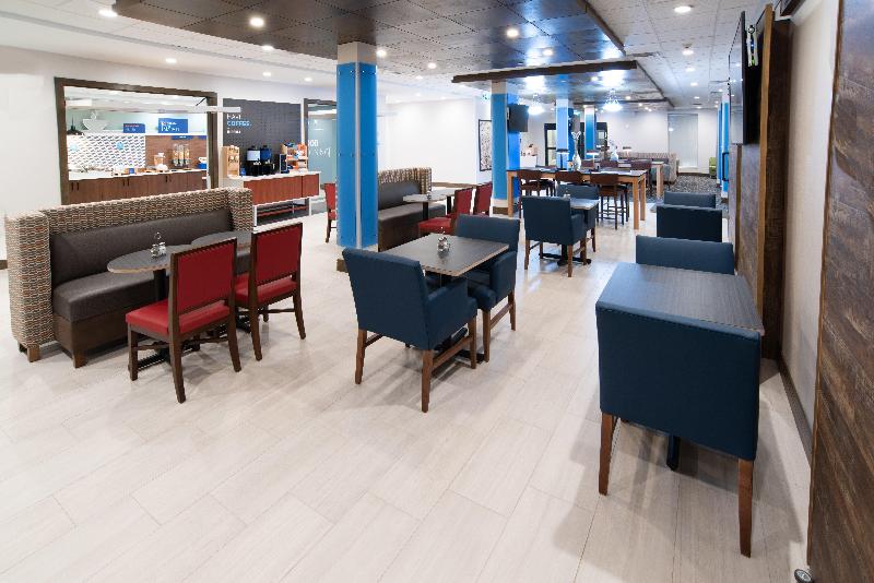 בית מלון כפרי Holiday Inn Express & Suites   North Battleford, An Ihg