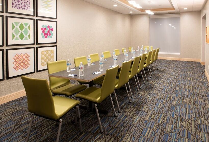 בית מלון כפרי Holiday Inn Express & Suites   North Battleford, An Ihg