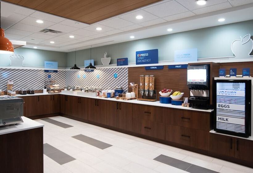 בית מלון כפרי Holiday Inn Express & Suites   North Battleford, An Ihg