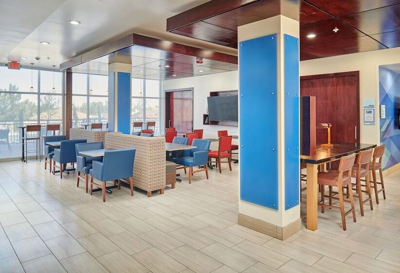 Отель Holiday Inn Express   El Paso   Sunland Park Area, An Ihg