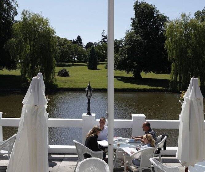 בית מלון כפרי Hvedholm Slots