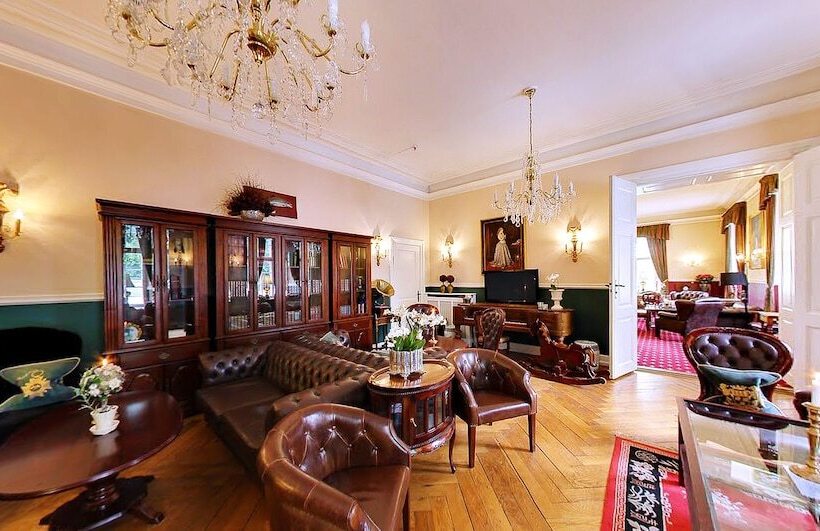 בית מלון כפרי Hvedholm Slots