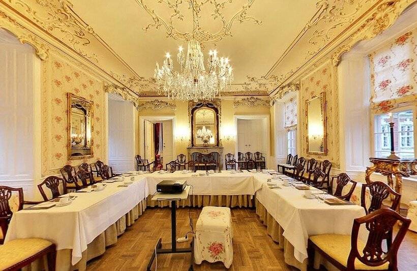 בית מלון כפרי Hvedholm Slots