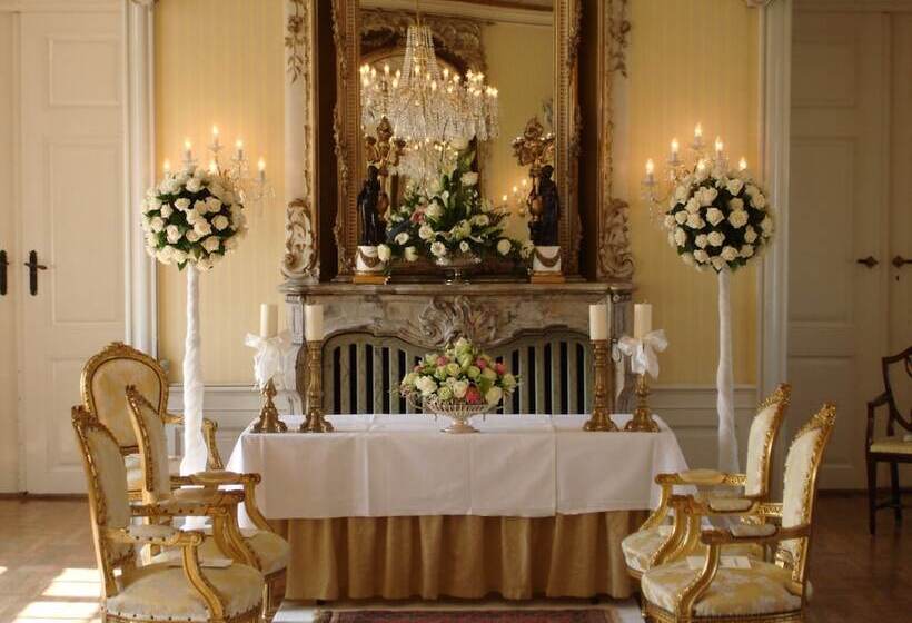 בית מלון כפרי Hvedholm Slots