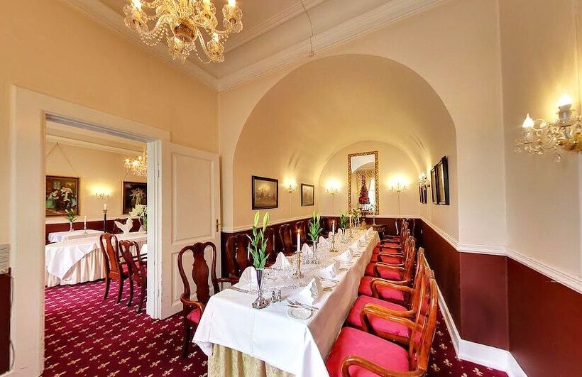 בית מלון כפרי Hvedholm Slots