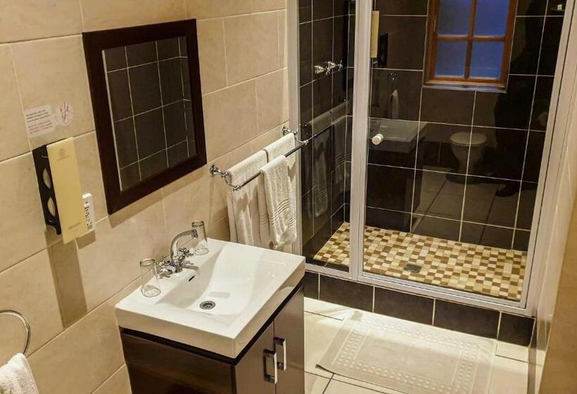 هتل Komani Resorts