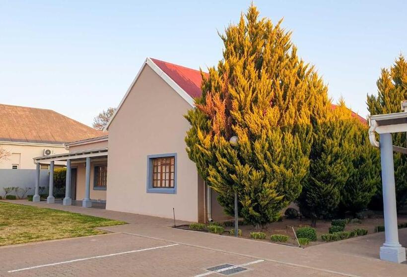 هتل Komani Resorts