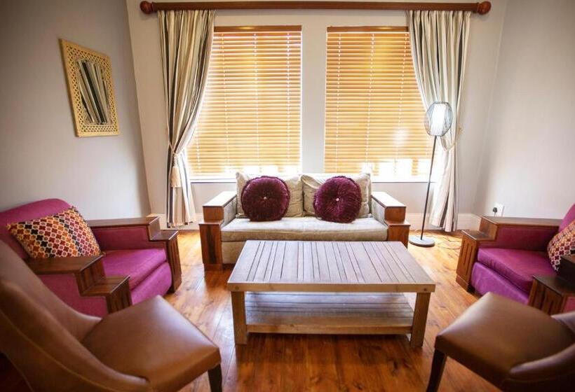 هتل Komani Resorts