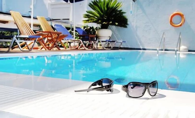 فندق Mesogeios 2000