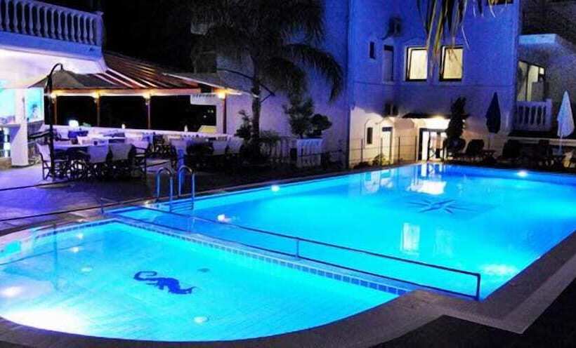 فندق Mesogeios 2000