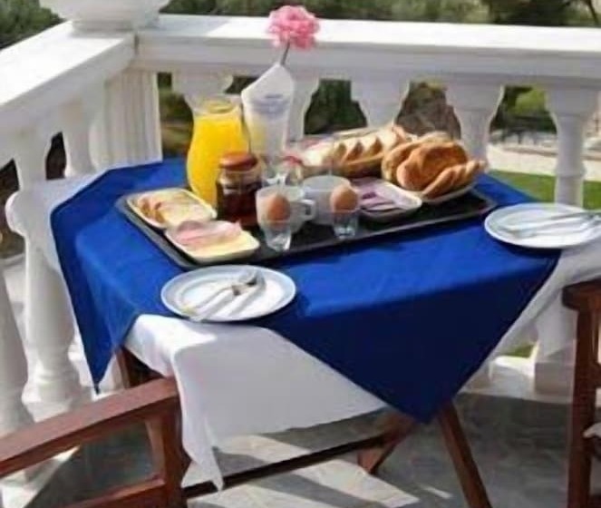 فندق Mesogeios 2000