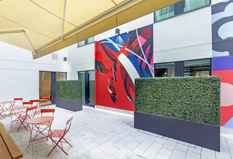 בית מלון כפרי The Hendrick Smithfield