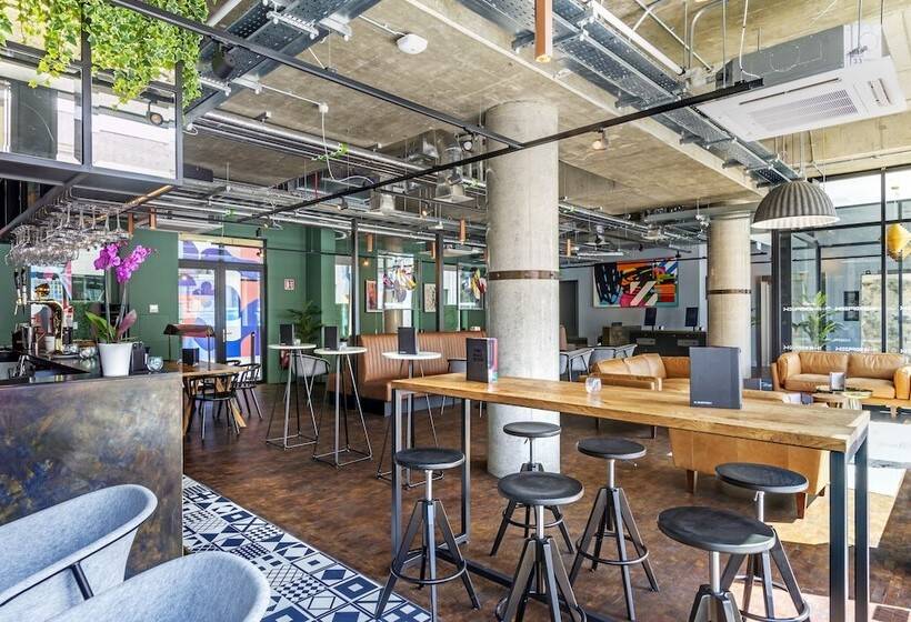 בית מלון כפרי The Hendrick Smithfield