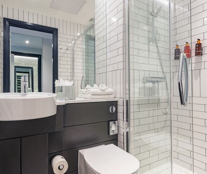 בית מלון כפרי The Hendrick Smithfield