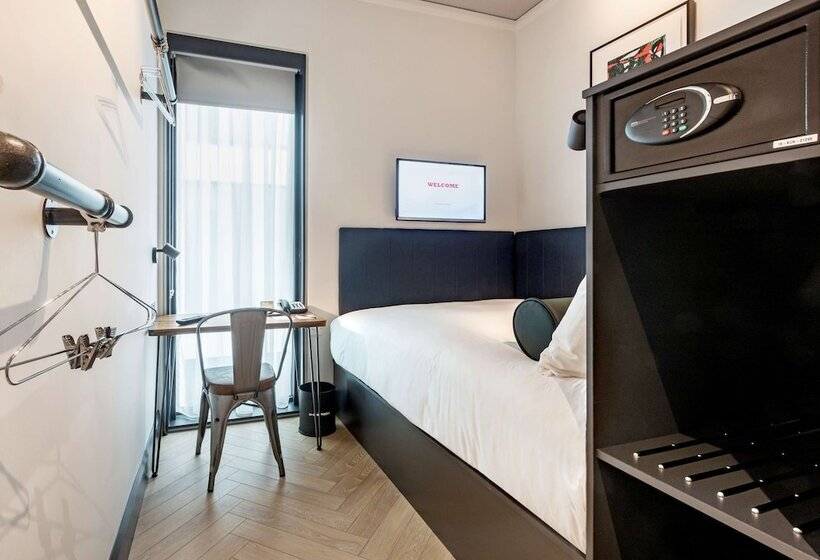 בית מלון כפרי The Hendrick Smithfield