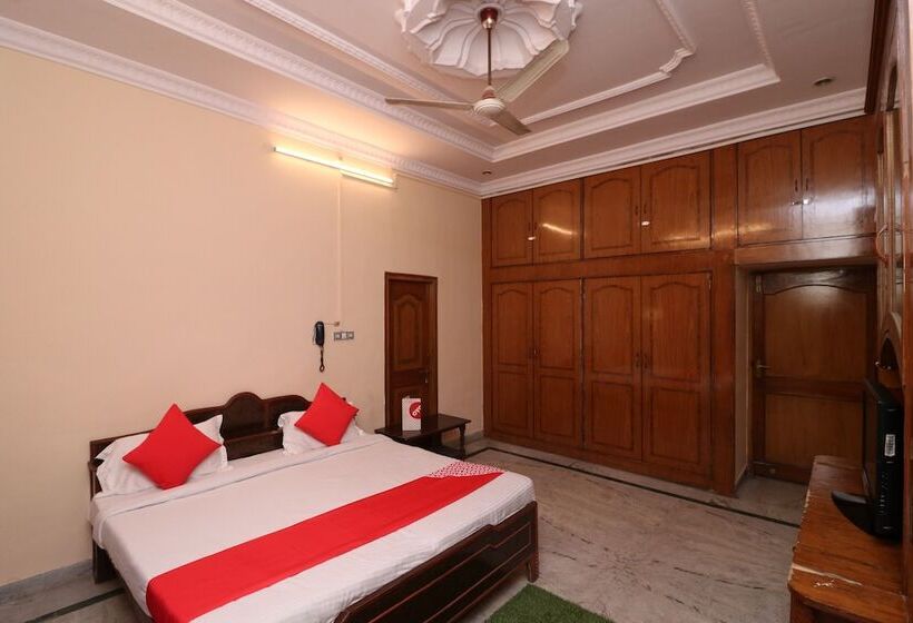 Отель The Kings