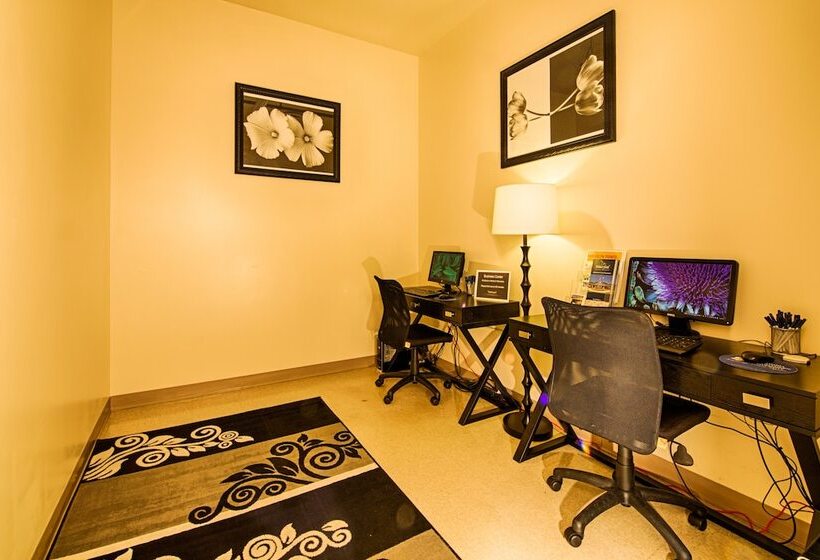 Отель The Landmark Inn