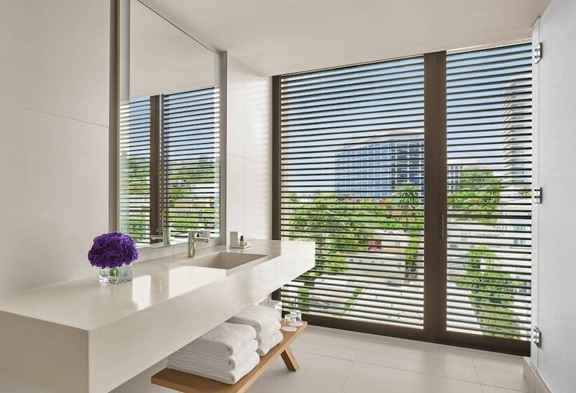 هتل The West Hollywood Edition