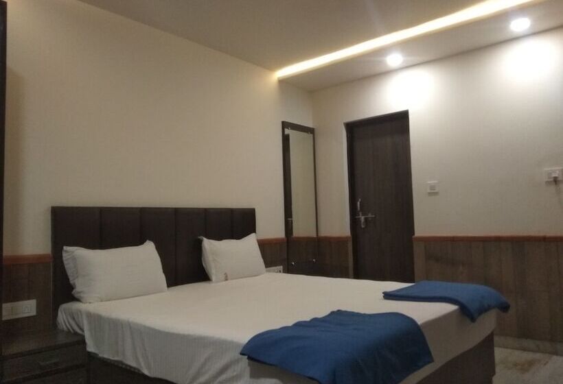 Jk Rooms 111 Hotel Shivala