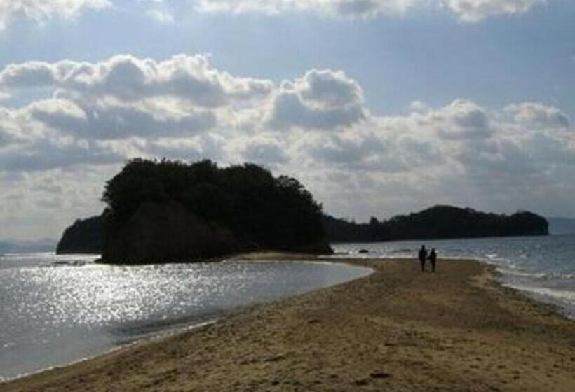 ペンション Country Inn The White Marine